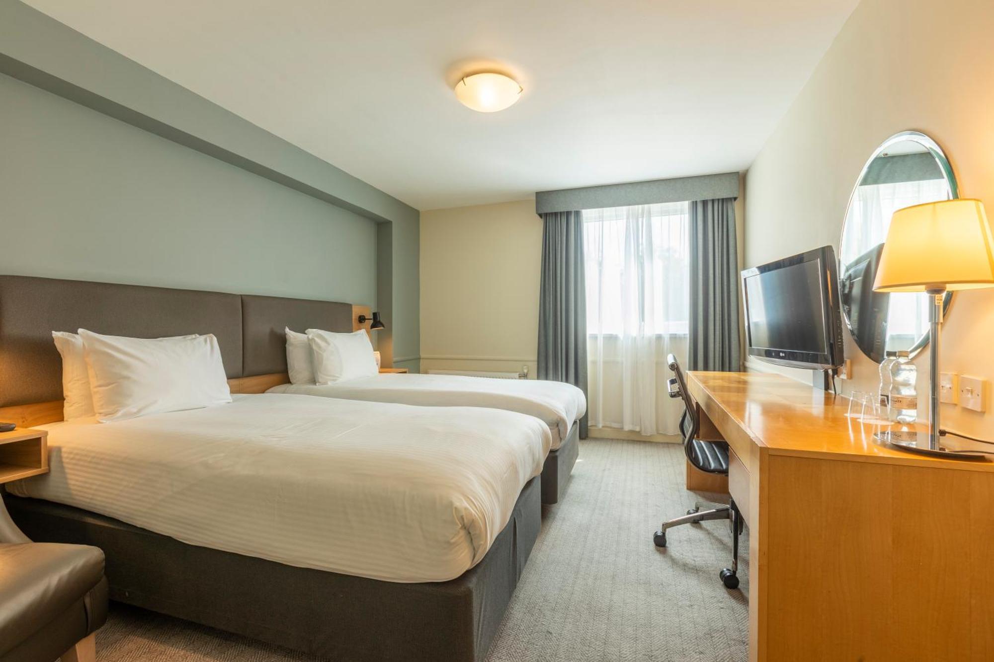 Holiday Inn Brentwood By Ihg Esterno foto